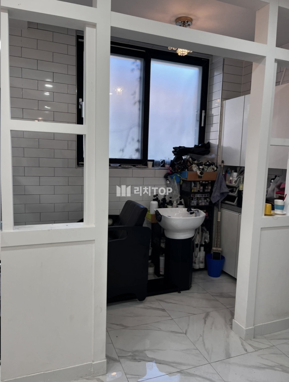 경남 창원시 마산회원구 양덕동 각 개별 화장실 있고, 가게앞 주차 가능, 바로 뒤 공영주차장, 자동문, 시스템 에어컨 월세 매물번호 12197 사진 3
