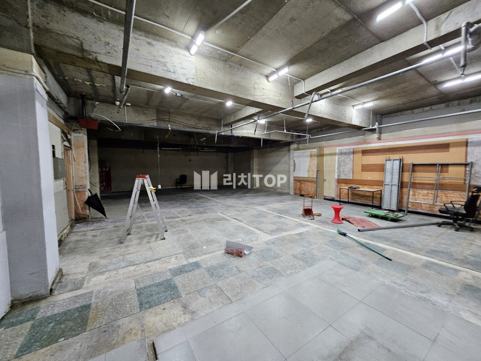 경남 창원시 성산구 상남동 상남동 은아아파트 버스정류장 바로 앞 B1층 공실 임대,무권리금,즉시입주가능, 소음걱정없음 월세 매물번호 12215 사진 2