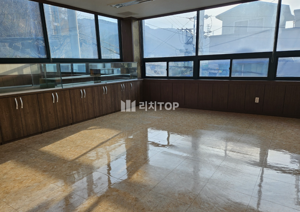 경남 창원시 성산구 신촌동 최근리모델링 300평 공장 , 사무실 화장실 포함 강추임대 월세 매물번호 12233 사진 2