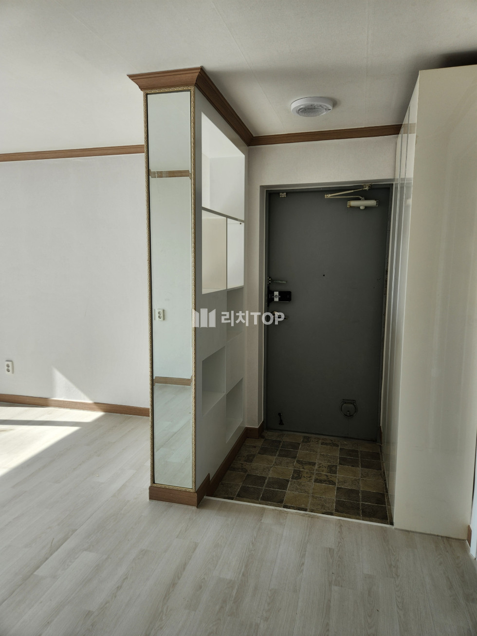 경남 창원시 성산구 대방동 374 샷시포함 전체 리모델링 전세 안고 매매 매매 매물번호 12260 사진 3