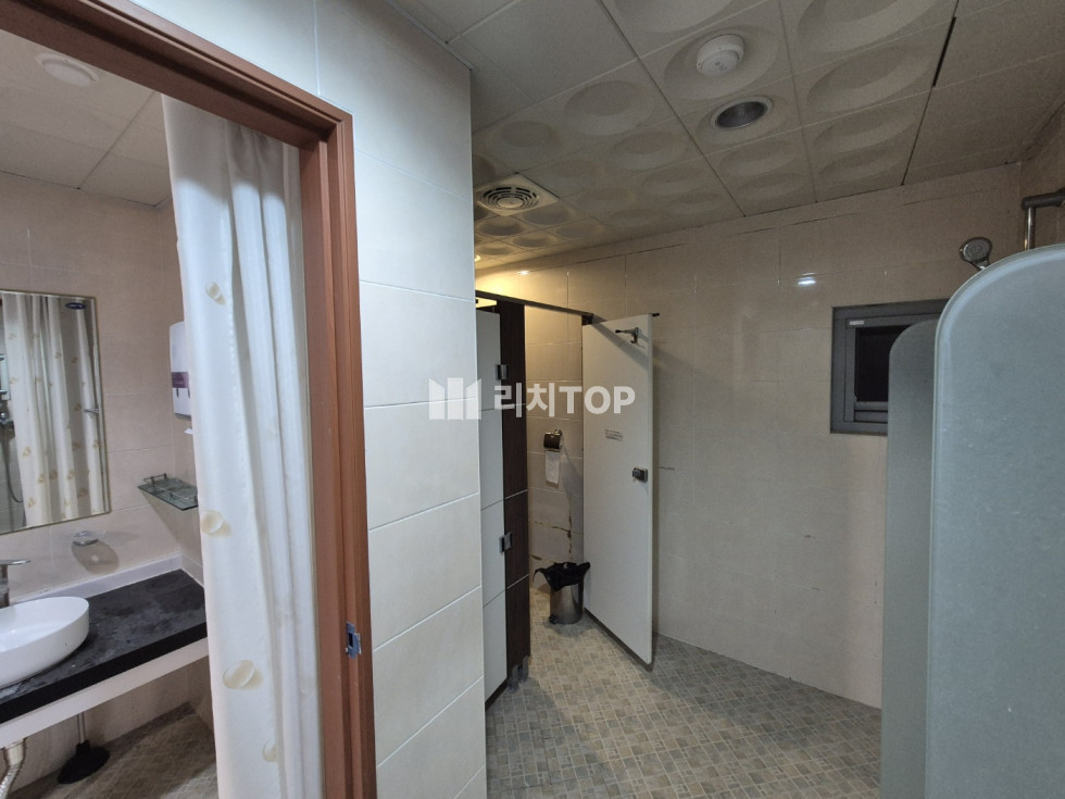 경남 창원시 성산구 대방동 대방동 깔끔한상가, 통유리창으로 인한 개방감 좋은 4층 무권리 공실 상가 임대 월세 매물번호 12350 사진 3