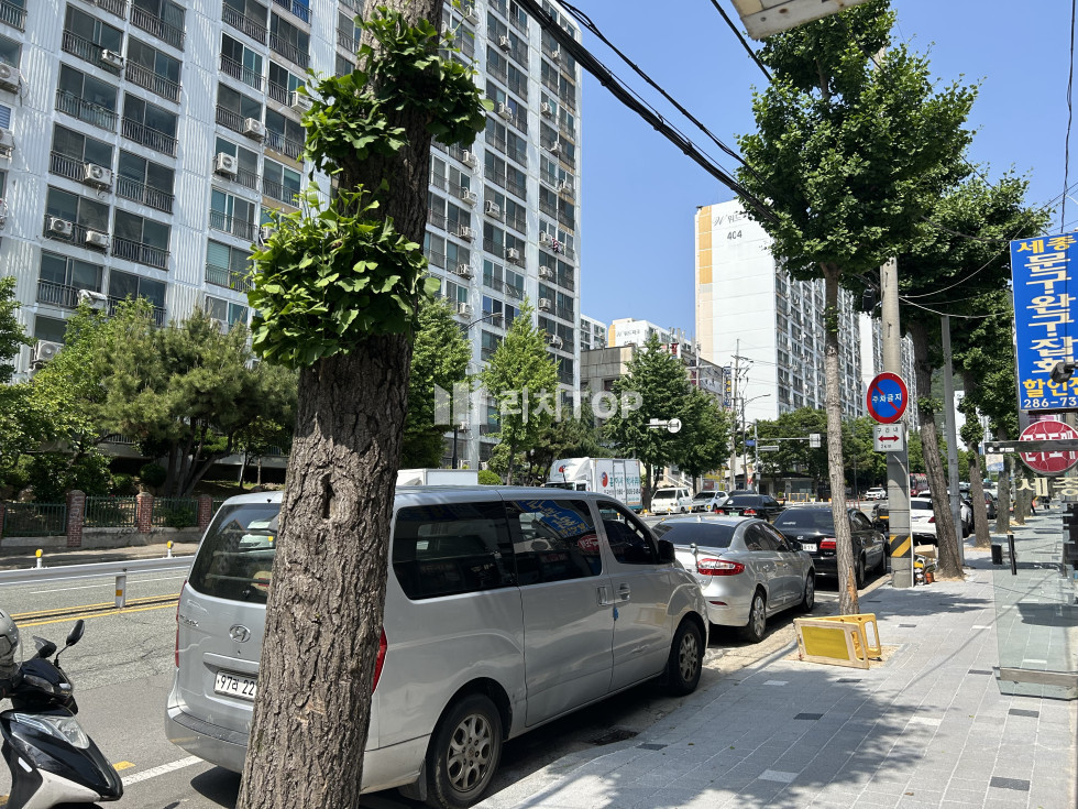 경남 창원시 성산구 남양동 피오르빌 아파트 맞은편 도로변 1층 상가 월세 매물번호 12494 사진 2