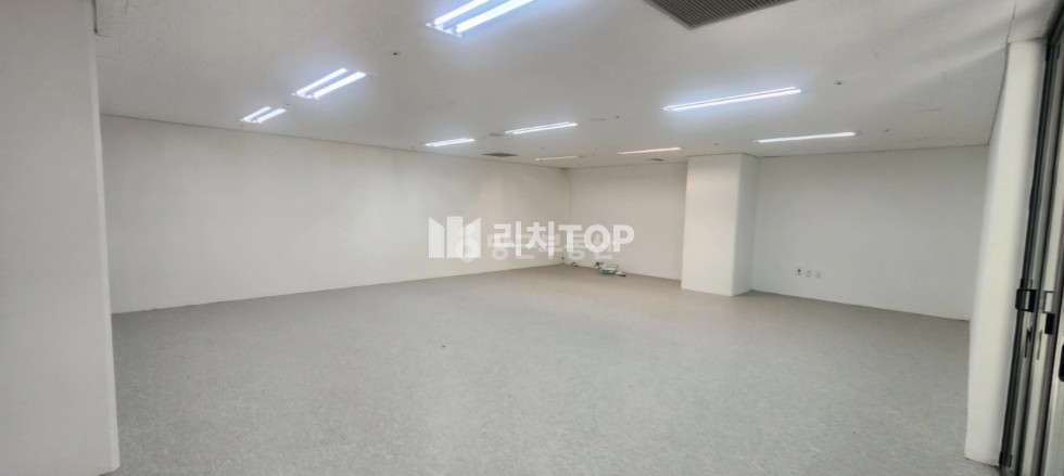 경남 창원시 의창구 팔용동 \u2714\ufe0f 팔용동 힐스테이트 상가 지하 사무실자리 26PY 중앙공원 연결되어 있어서 밝음 월세 매물번호 12574 사진 1
