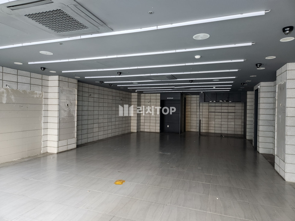 경남 창원시 의창구 도계동 \u2714\ufe0f 도계동 대형 프랜차이즈 판매점 했던 자리 무권리 임대 분할도 가능 은행 추천 월세 매물번호 12882 사진 1