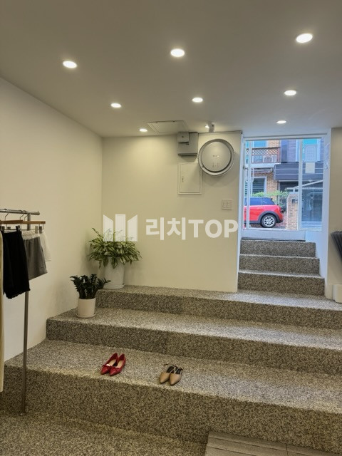 경남 창원시 성산구 용호동 \u2714\ufe0f 용호동 가로수길 지하1층 인테리어 이쁜옷가게 임대 유동인구 아주 많은 자리 전세 매물번호 13099 사진 1