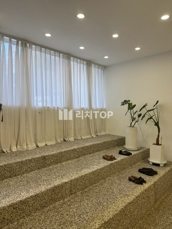 경남 창원시 성산구 용호동 \u2714\ufe0f 용호동 가로수길 지하1층 인테리어 이쁜옷가게 임대 유동인구 아주 많은 자리 전세 매물번호 13099 사진 2