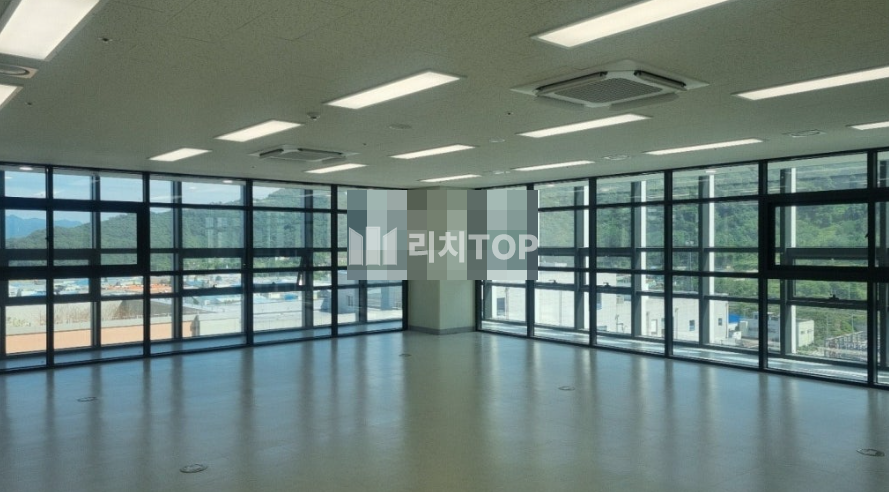 경남 창원시 의창구 팔용동 \u2705\ufe0f31평\u2705\ufe0f사무실(공장) 임대\u2705\ufe0f새시설\u2705\ufe0f무권리\u2705\ufe0f저렴한월세\u2705\ufe0f천장시스템에어컨\u2705\ufe0f코너각지 월세 매물번호 13141 사진 1