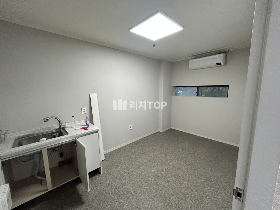 경남 창원시 성산구 중앙동 \u2714\ufe0f창원 중앙동 사무실 임대 \u2714\ufe0f실19평 \u2714\ufe0f아주 깔끔한 시설&인테리어 완비 \u2714\ufe0f저렴한 매매가(가성비 최고 사무실) \u2714\ufe0f접근성 좋음 \u2714\ufe0f지정주차 3대 매매 매물번호 13145 사진 2
