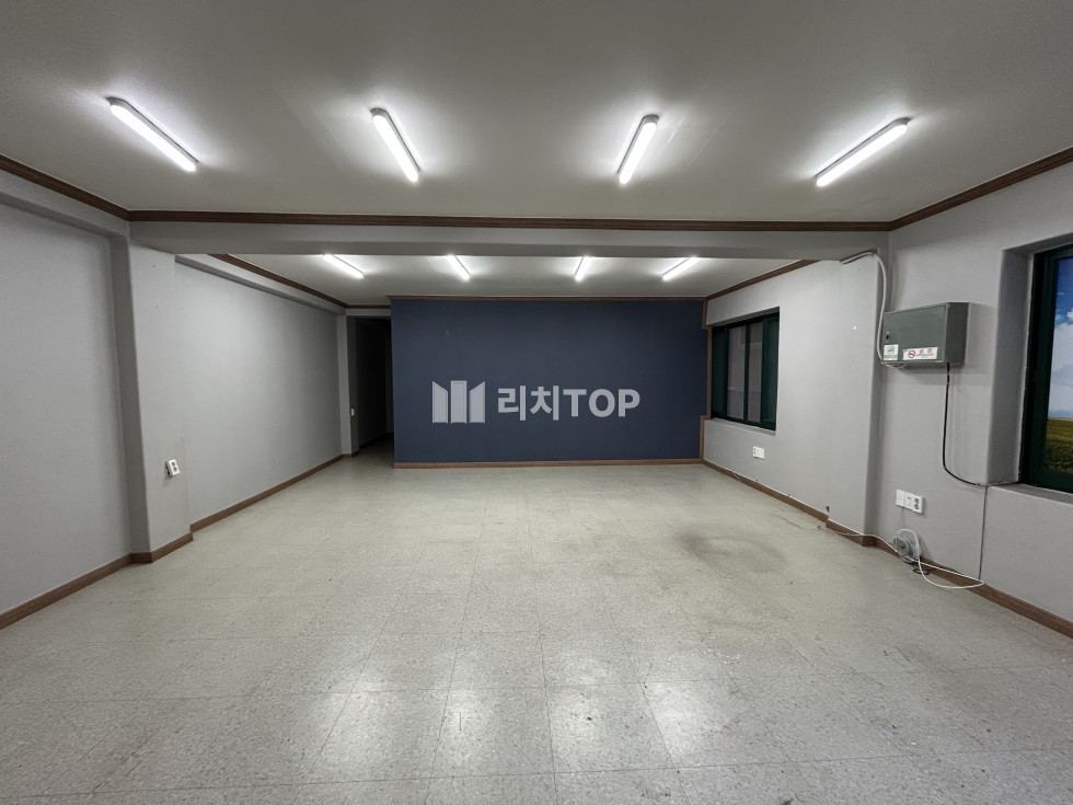 경남 창원시 의창구 사림동 \ud83d\udc9b 4차선 도로변 / 1.5층 / 저렴한 전월세 / 사무실, 미용업 등 \ud83d\udc9b 월세 매물번호 13170 사진 3