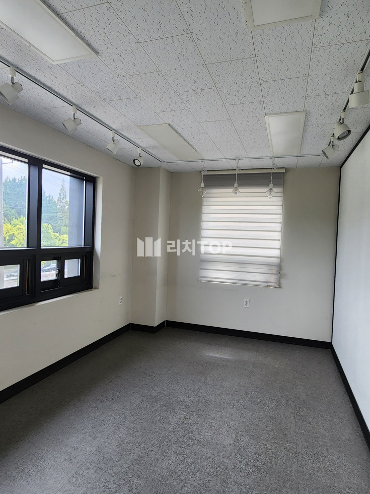경남 창원시 의창구 동정동 \u2714\ufe0f 동정동 인테리어 상태 최상인 사무실 자리 임대 곧 나갈자리 월세 매물번호 13190 사진 2