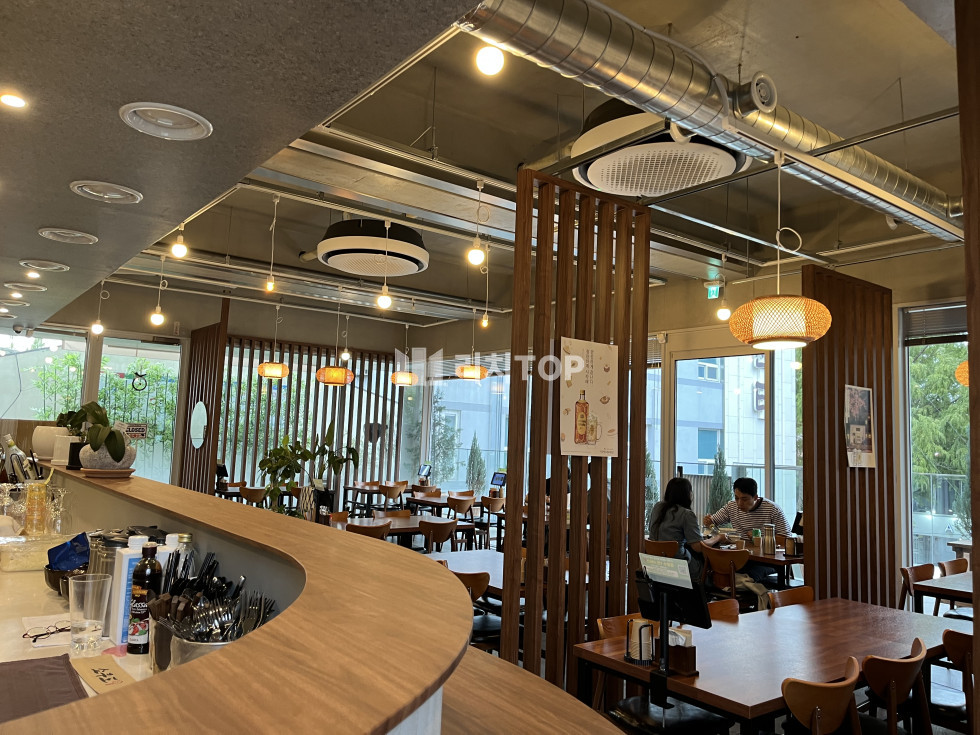 경남 창원시 성산구 용호동 가로수길 신축 이쁜 상가 / 주류판매 가능 / 테라스 서비스 공간 이쁨 월세 매물번호 13206 사진 2