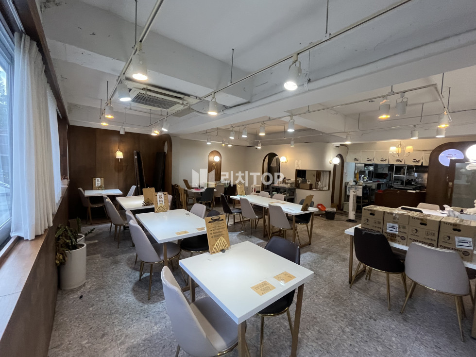 경남 창원시 성산구 용호동 가로수길 귀한 주류판매 가능, 시설 잘 되어있음, 내부 인테리어 굿 월세 매물번호 13208 사진 1