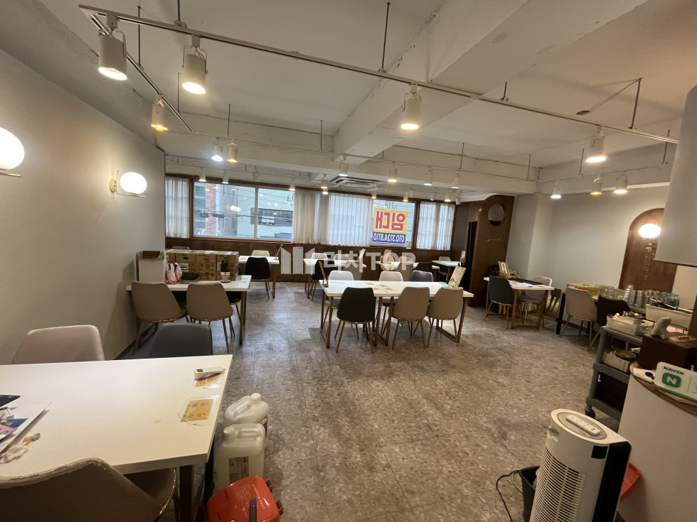 경남 창원시 성산구 용호동 가로수길 귀한 주류판매 가능, 시설 잘 되어있음, 내부 인테리어 굿 월세 매물번호 13208 사진 2