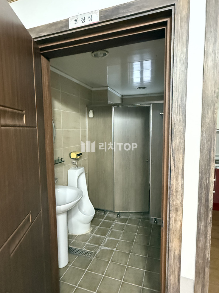 경남 창원시 의창구 서상동 \u2714\ufe0f 서상동 사무실 상가 임대 일반사무실 맛사지샵 등 다양한 업종 가능 넓은 베란다 월세 매물번호 13222 사진 8