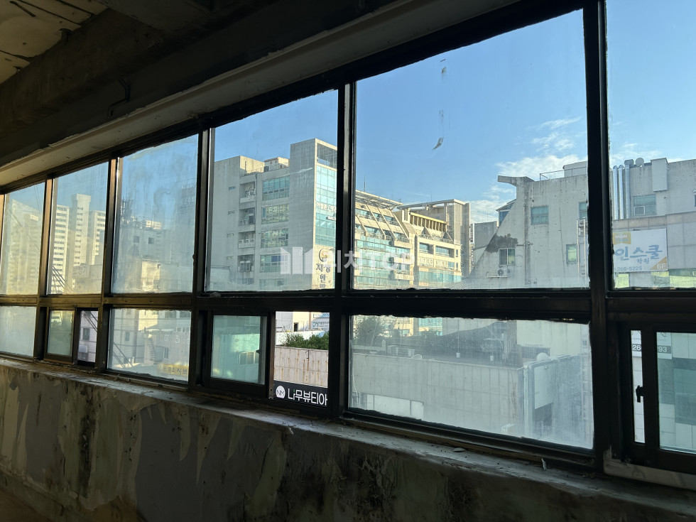 경남 창원시 성산구 상남동 \ud83d\udc9b 창원 상남동 / 시민생활체육관 인근 / 대로변 / 대형평수 / 병의원, 운동시설, 학원 등 \ud83d\udc9b 월세 매물번호 13229 사진 2