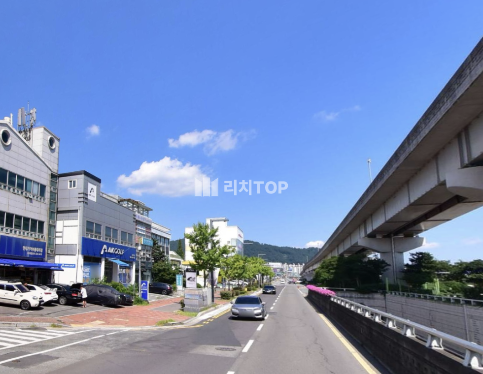 경남 김해시 삼정동 김해 삼정동 김해대로 대형 상가 임대 112평, 1층 코너각지 차량 전시장 월세 매물번호 13234 사진 1