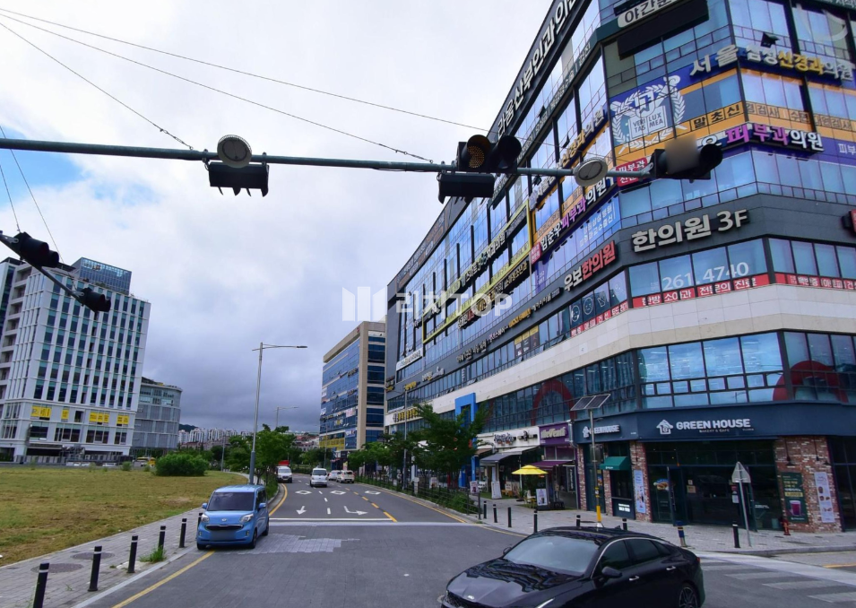 경남 창원시 의창구 중동 \u2705\ufe0f중동 최요지 1층 상가매매\u2705\ufe0f알짜배기 투자물건\u2705\ufe0f실100평\u2705\ufe0f코너각지 유동인구 최다상가\u2705\ufe0f지가상승중인 곳(미래투자가치)\u2705\ufe0f대형프랜차이즈 임차중 매매 매물번호 13247 사진 1