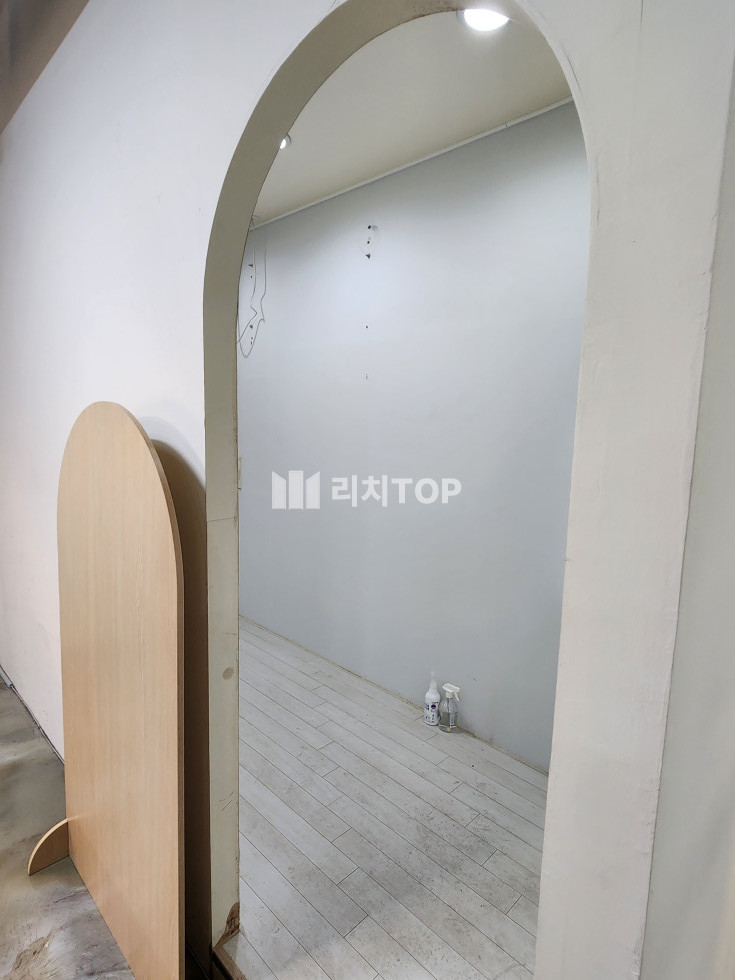 경남 창원시 성산구 중앙동 \u2714\ufe0f 중앙동 도로변 1층 상가 임대 눈에 띄는 이쁜 건물 인테리어 되어 있어 몸만 들어가면 되는 곳 월세 매물번호 13474 사진 4