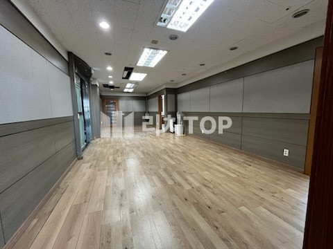 경남 김해시 진영읍 진영 일반상업지 상가임대 / 전용 43.6평, 테라스 8평 / 즉시입주 / 사무실, 학원, 유흥 추천 월세 매물번호 13503 사진 1