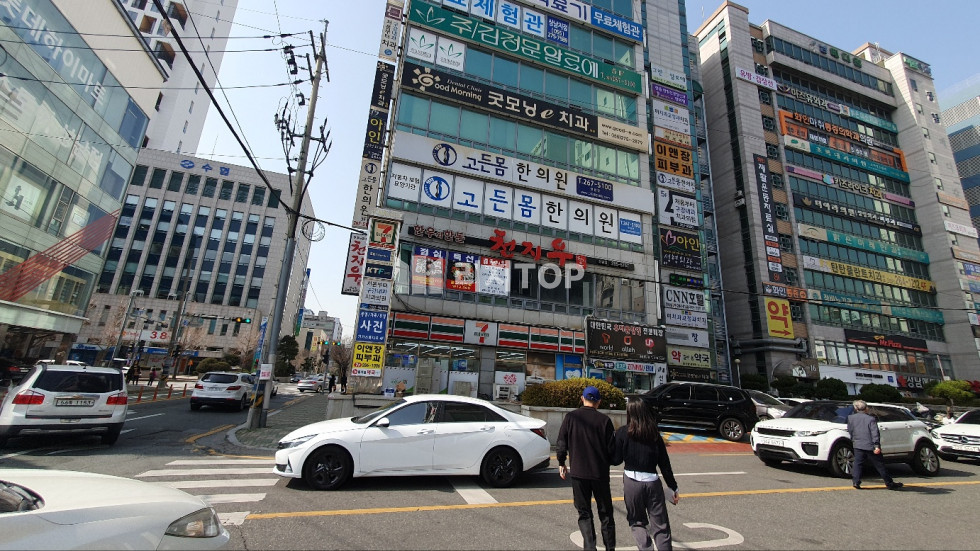 경남 창원시 성산구 상남동 \u2714\ufe0f상남동 1층 대형상가 임대/ 실82평/ 코너각지 1층/ 유동인구 최다/ 대형카페, 대형 베이커리, 프랜차이즈 음식점 추천/ 상남동 1층 귀한 대형평수/제2종 근린/다양한 업종 소화가능 월세 매물번호 13525 사진 1