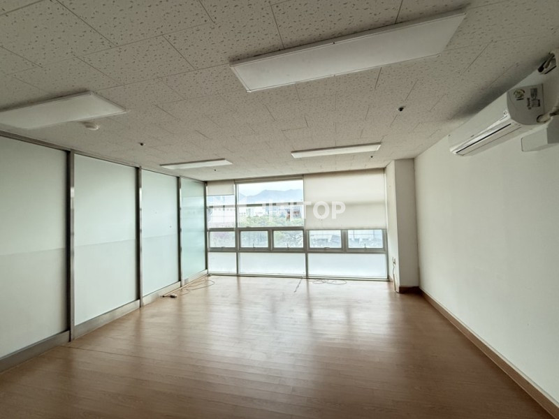 경남 창원시 성산구 용호동 용호동 30평 사무실 임대 월세 매물번호 13765 사진 2