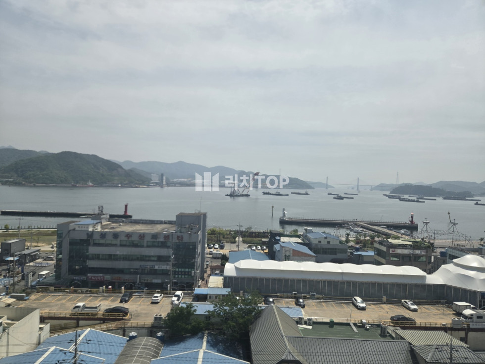 경남 창원시 마산합포구 남성동 바다 보이는 오션뷰 대형 사무실입니다. 넓고 굿굿 월세 매물번호 13807 사진 2