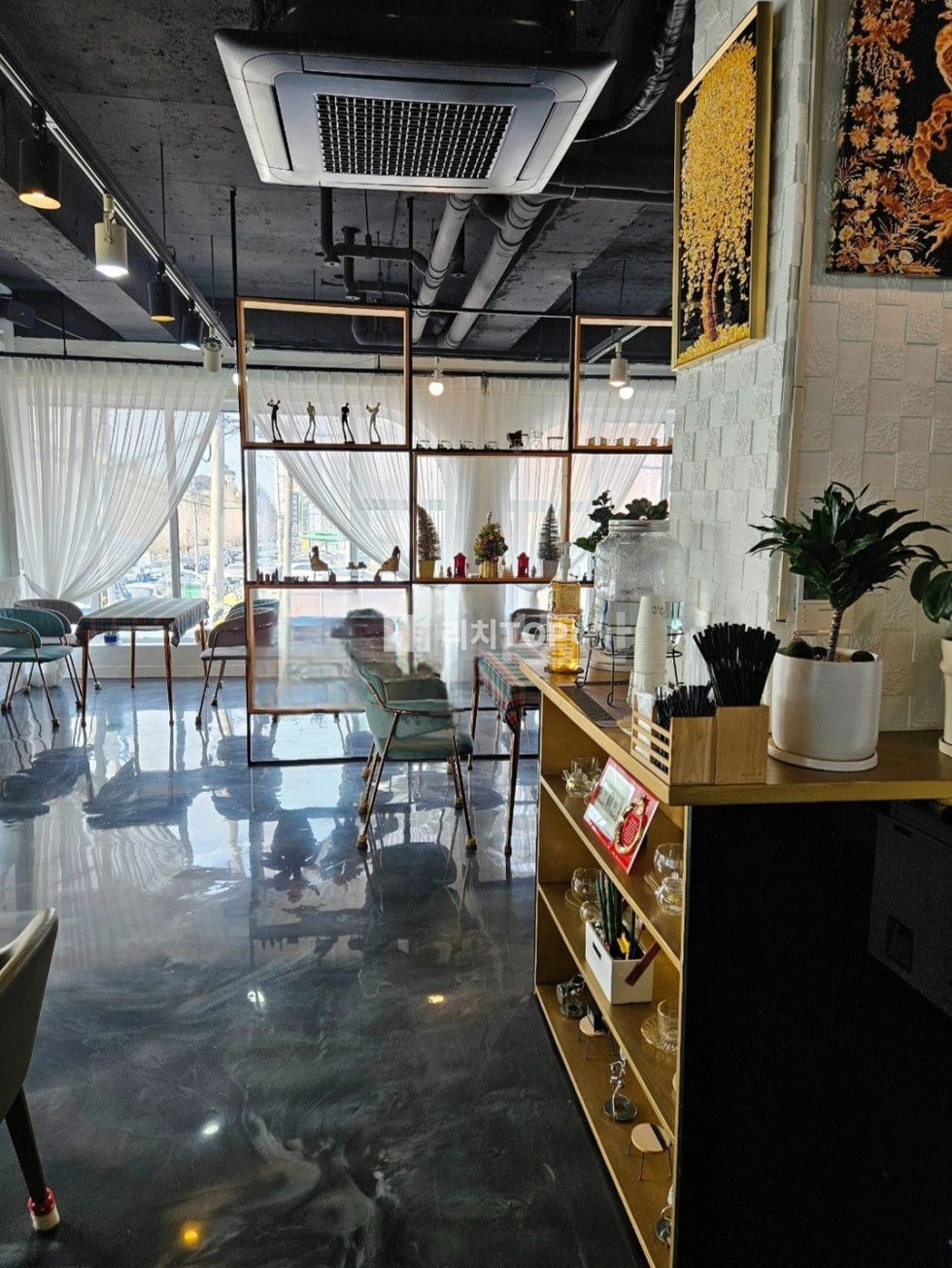 경남 창원시 성산구 사파동 공영주차장 바로앞, 코너각지, 예쁜카페자리 월세 매물번호 13828 사진 1