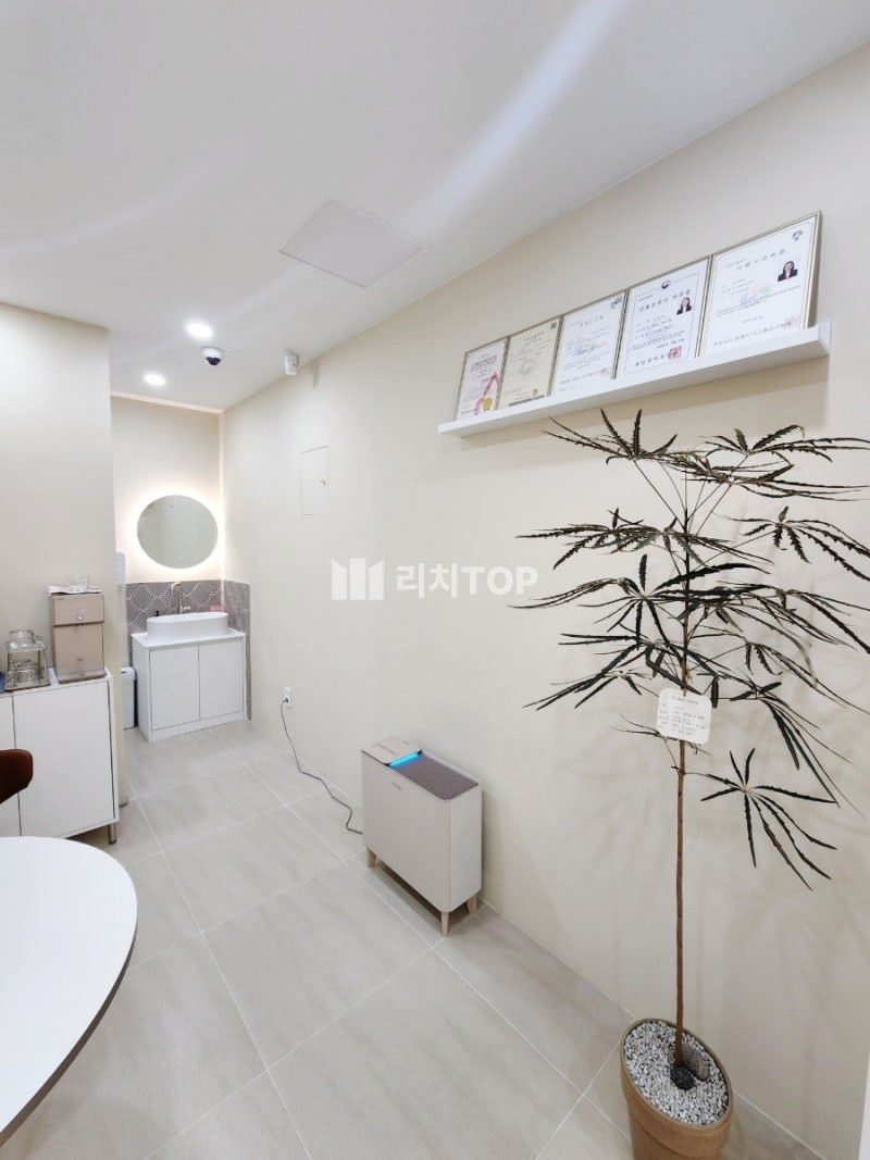 경남 창원시 마산합포구 서성동 내부 깔끔한 뷰티샵 양도양수합니다!! 내부 상태 S급 매물 월세 매물번호 13932 사진 2