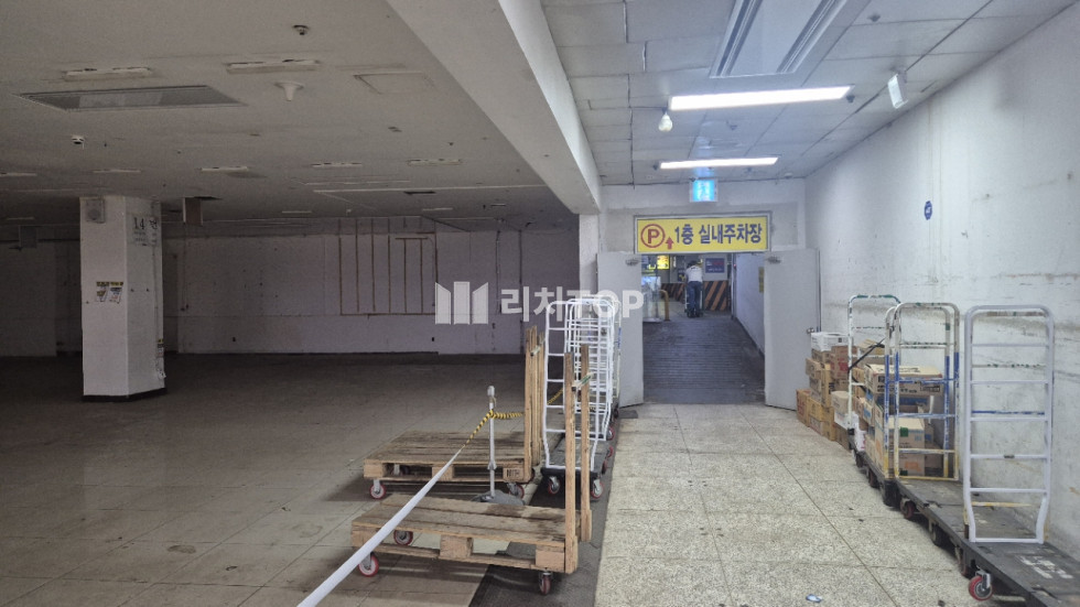 경남 창원시 성산구 상남동 창원 상남시장 1층 대형 판매시설 임대｜전용 136평·양방향 노출 우수점포 월세 매물번호 13987 사진 3