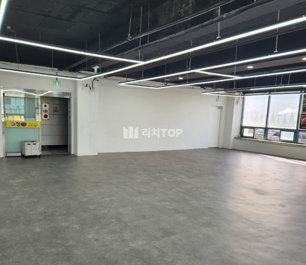 경남 창원시 의창구 팔용동 팔용동 30평대 사무실 임대 매물 나왔습니다. 기본적인 인테리어 돼 있습니다. 월세 매물번호 14016 사진 1