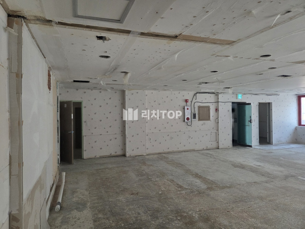 경남 창원시 성산구 중앙동 40평 중앙동 2층 공실상가 임대, 철거 다 된 매물입니다. 월세 매물번호 14043 사진 2