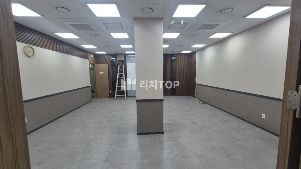 경남 창원시 성산구 상남동 창원 상남동 대형 사무실 임대 │ 대표 프랜차이즈 건물 지하 177평! 넓은 공간을 합리적인 임대료로 월세 매물번호 14049 사진 1