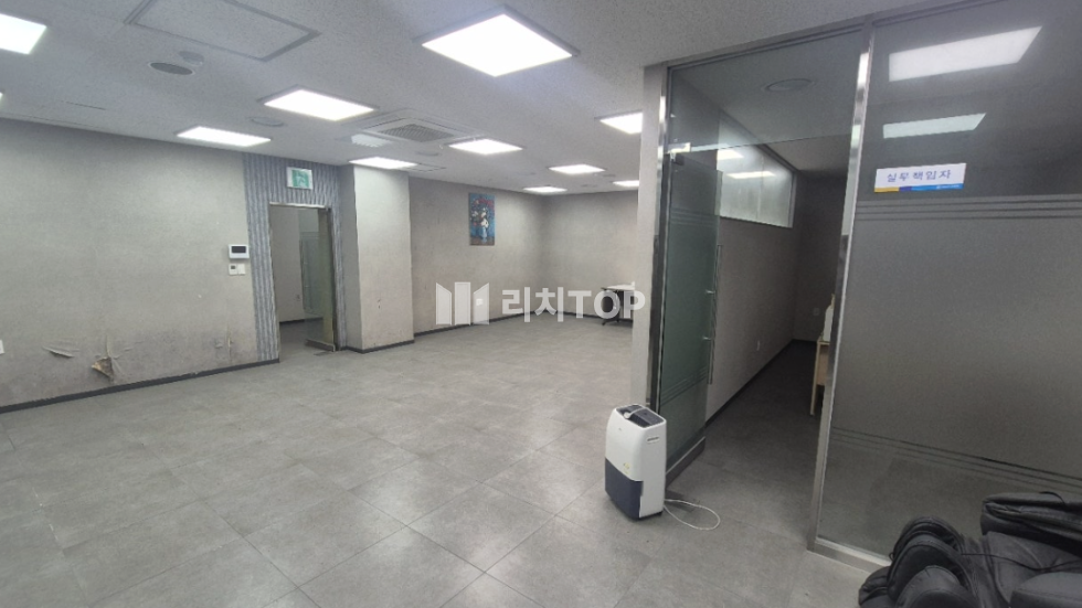 경남 창원시 성산구 상남동 창원 상남동 대형 사무실 임대 │ 대표 프랜차이즈 건물 지하 177평! 넓은 공간을 합리적인 임대료로 월세 매물번호 14049 사진 4