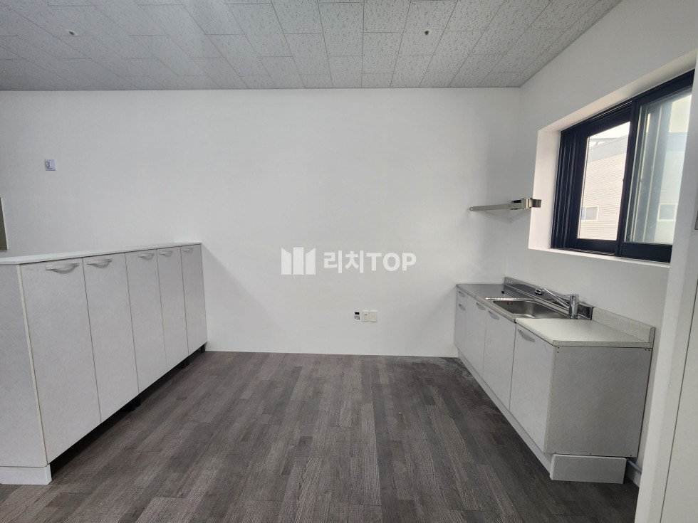 경남 창원시 성산구 성주동 ✔️ 30평대 사무실 임대 현재 인테리어 완료 새에어컨 설치 월세 매물번호 14142 사진 3