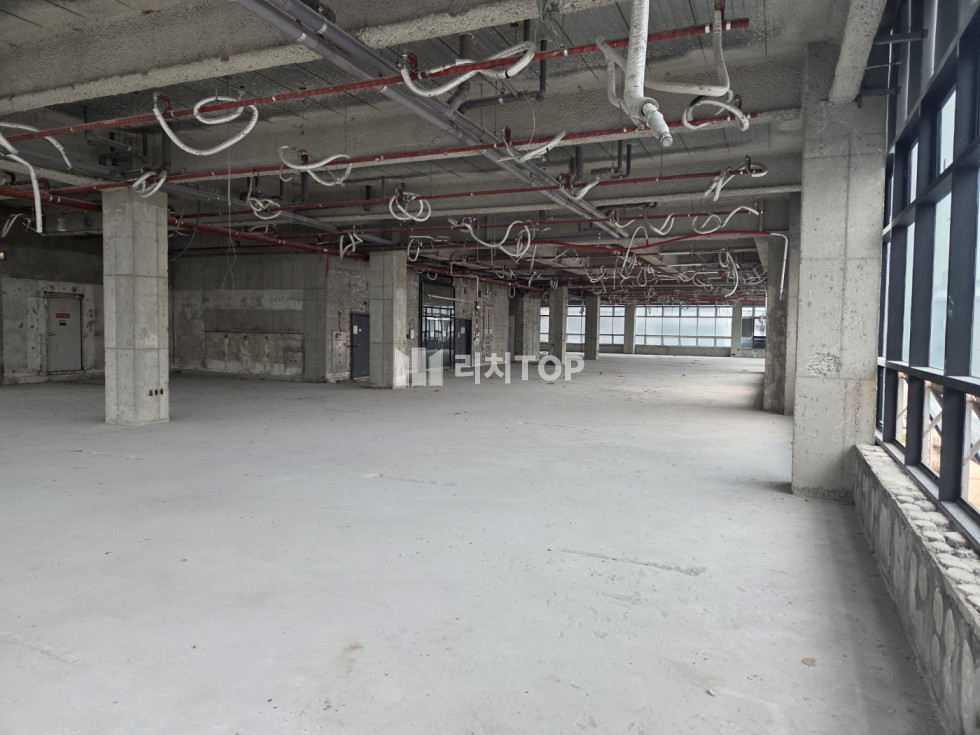 경남 창원시 성산구 상남동 [상남동 대형상가] 내부 싹 철거된 권리금 없는 대형상가 있습니다. 들어오셔서 인테리어만 하세요 월세 매물번호 14614 사진 2