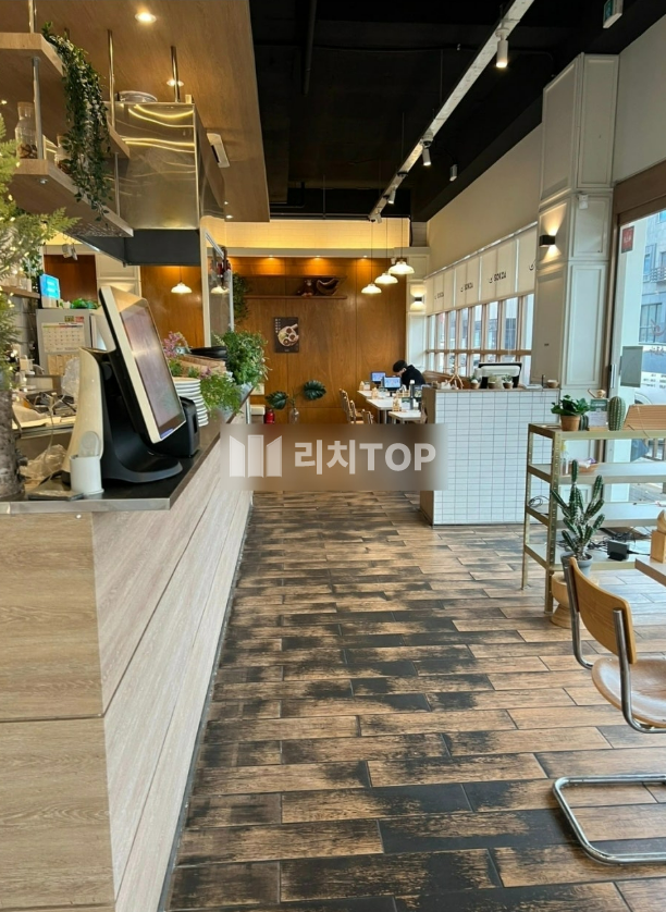 인천 서해구 청라동 매출 데이터 공개(3년 연속 억대 매출)｜청라 연륙교 초입 1층 실매물 월세 매물번호 10154 사진 2