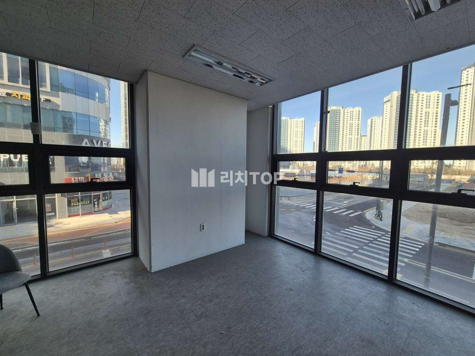 인천 서해구 청라동 디에스틴·업무단지 인접, 리베라움더레이크플러스 18평 2층 상가 월세 매물번호 10228 사진 1