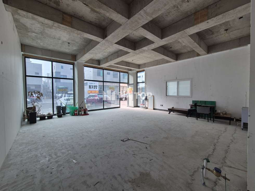 인천 서해구 청라동 청라3동 22평 무권리,시세 대비 착함 임대료/감성카페 옆 1층 상가 실매 월세 매물번호 10248 사진 2
