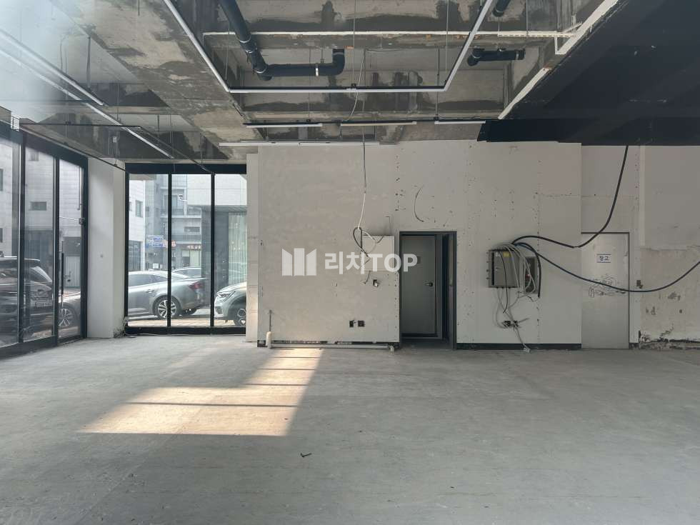 인천 서해구 청라동 청라5단지 주택가 / 1층 통사용 / 무권리공실 / 제일 저렴한 월세 / 분할가능 월세 매물번호 10206 사진 2