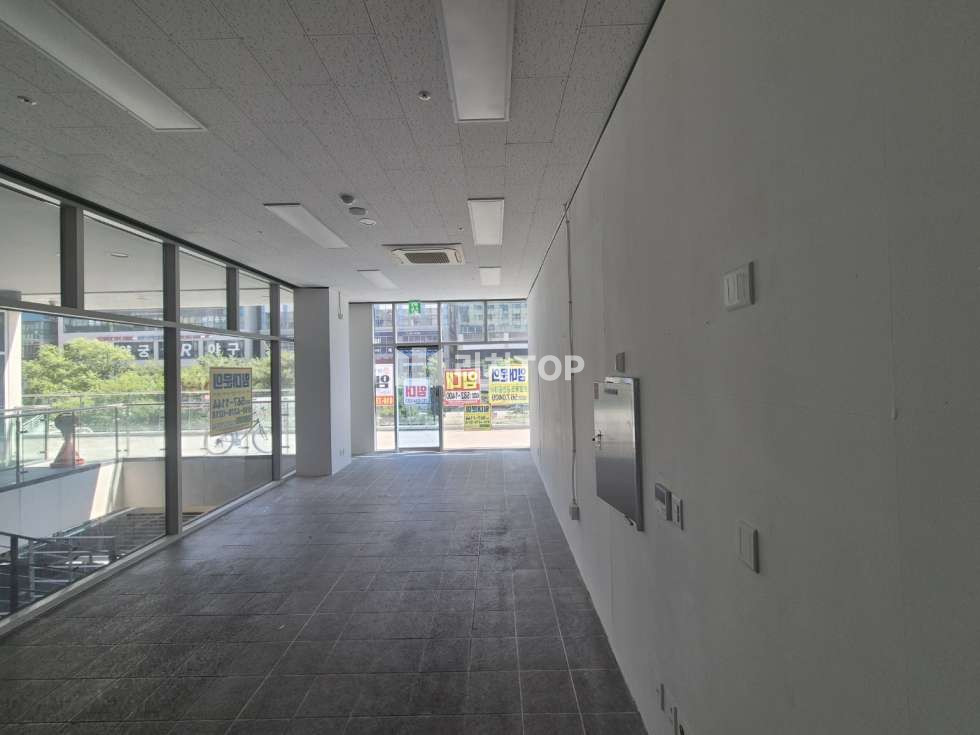 인천 서해구 청라동 청라 봄빌딩 수변뷰 1층 공실 점포 임대 월세 매물번호 10435 사진 1