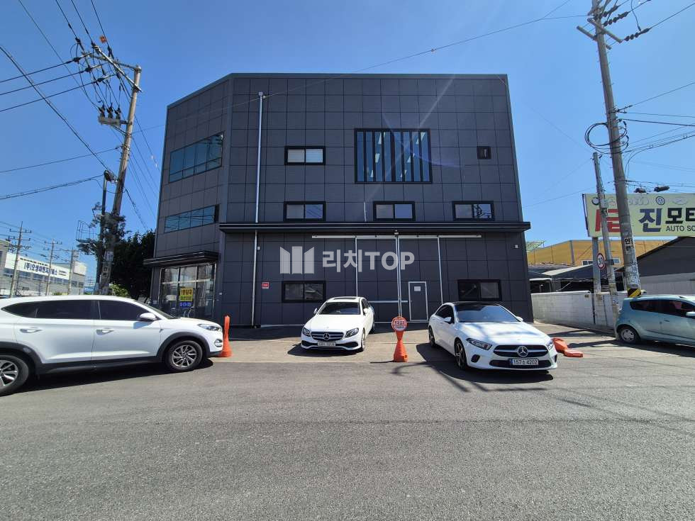 인천 서해구 석남동 석남동 대로변 100평 신축급 공장: 전면 코너 유리창으로 압도적 광고 효과, 호이스트 완비, 대형 차량 진입 원활 (4000/400) 월세 매물번호 10565 사진 4