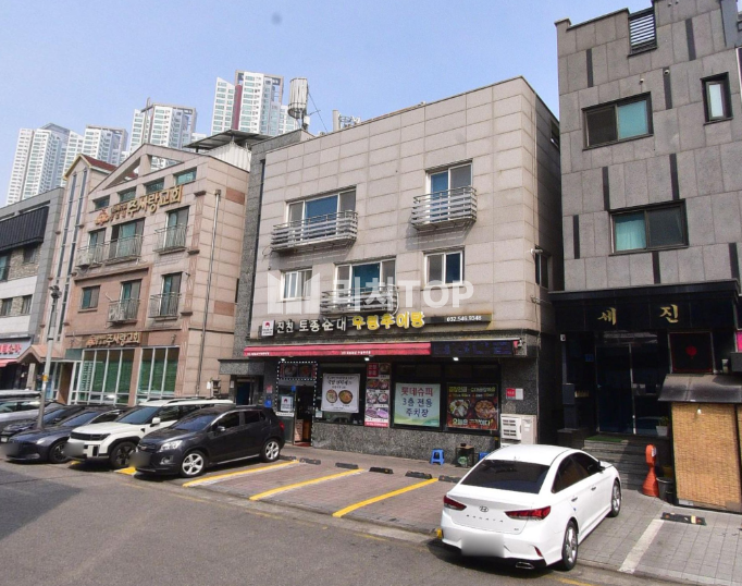 인천 서해구 청라동 4단지 / 실평수 40평 이상 / 거실 넓은 쓰리룸 / 테라스 있음 / 10월 이사 협의 전세 매물번호 10779 사진 1