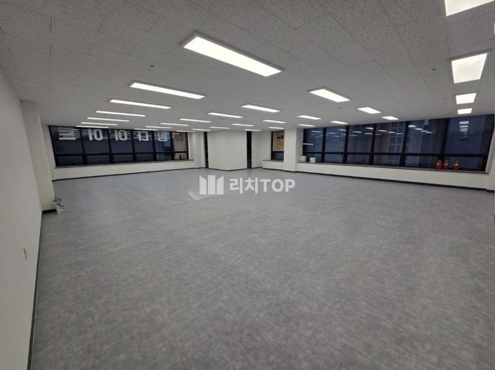 인천 영종구 중산동 중산동 메인상권 코너 8층 전용 47평 공실 임대, 학원,사무실,병원 추천 월세 매물번호 10783 사진 1