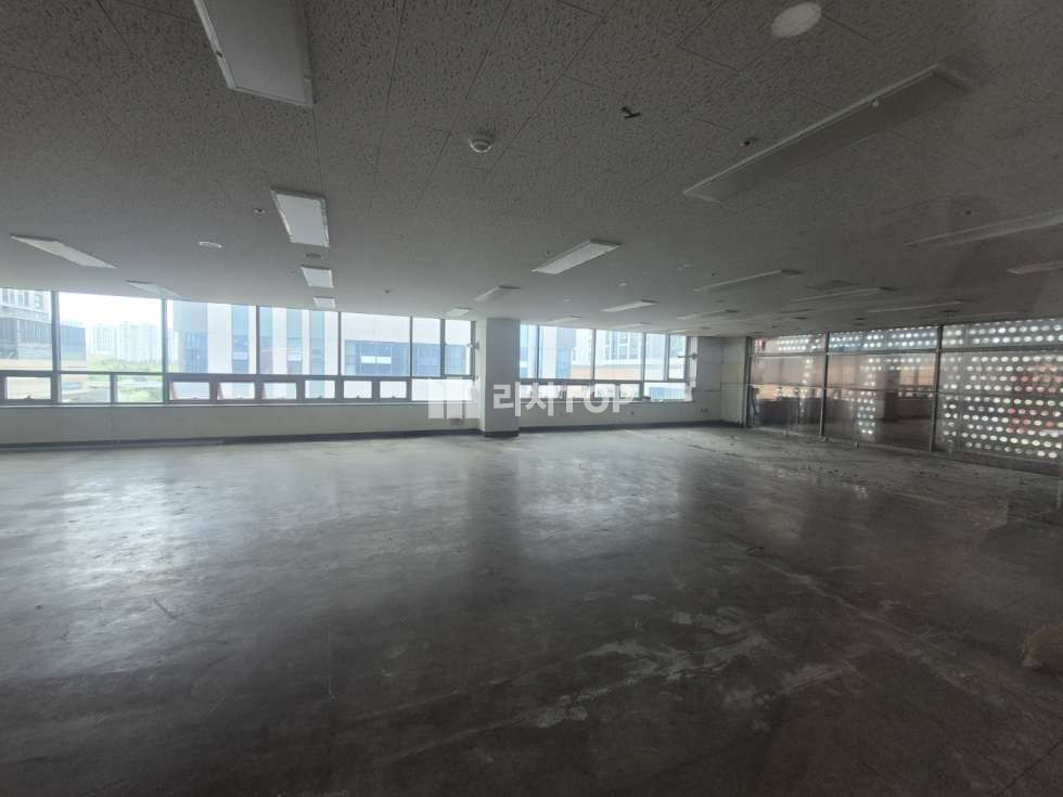 인천 서해구 청라동 청라3동 전용81평 공실 점포 임대 월세 매물번호 10805 사진 1