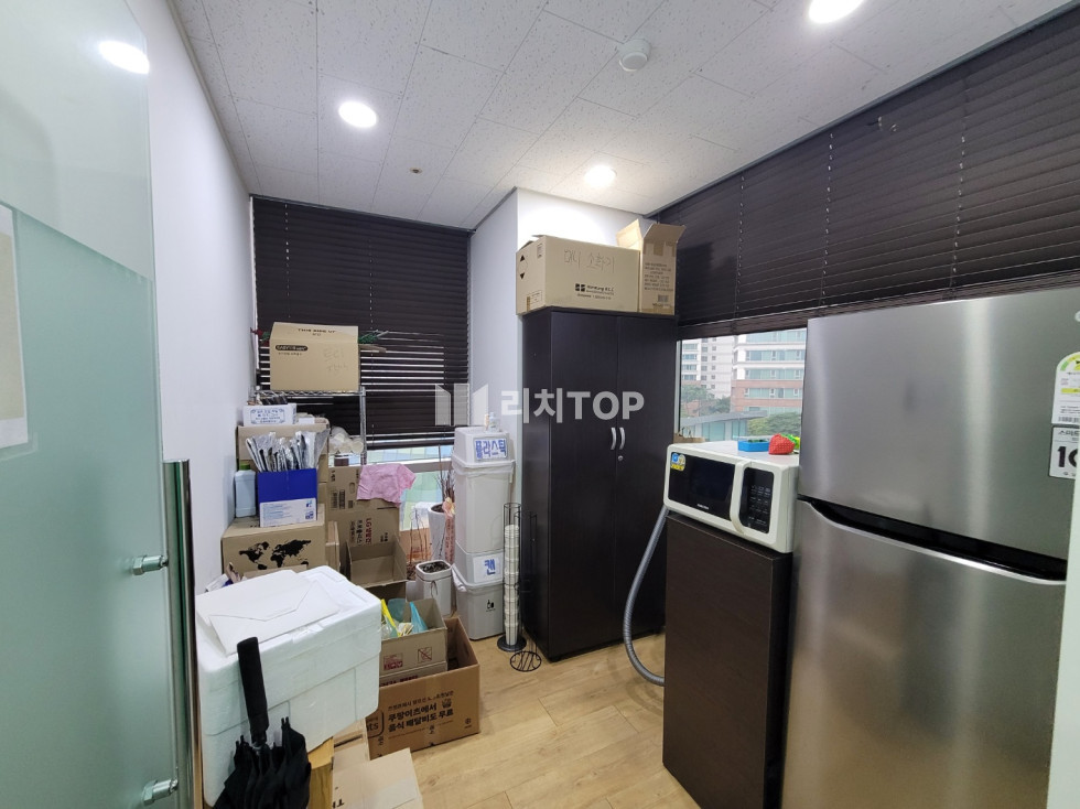 경남 창원시 성산구 대원동 \ud83d\udc4d시티세븐몰 트레이드센터 8층 사무실, 무료 주차, 40평대 귀한 사무실 ,룸4개, 회의장, 탕비실 구비 ,12월 1일 이후 입주 가능 월세 매물번호 10953 사진 5