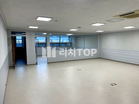 경남 창원시 성산구 용호동 \ud83d\udc4d용호동 중심가 사무실 매매, 주차편리,관공서 밀집, 올리모델링, 임대완료 매매 매물번호 10974 사진 1