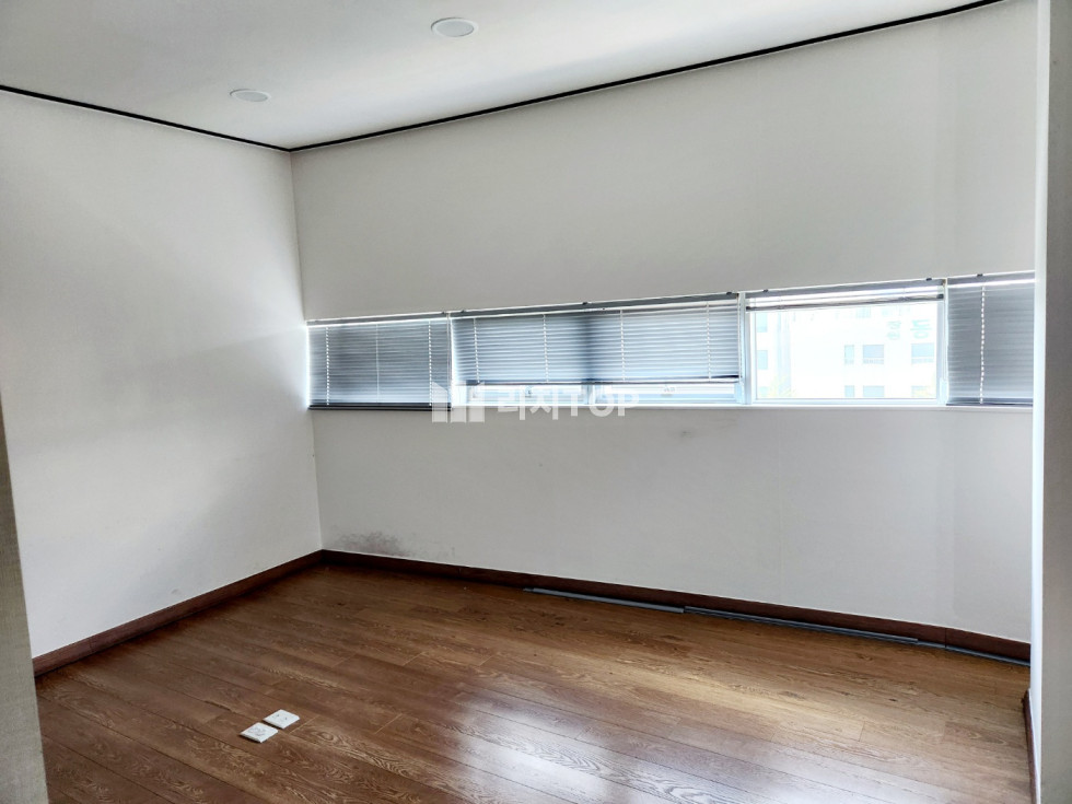 경남 창원시 성산구 사파동 \u2605 사파동 법원 동문 인접 대로변 6층 전체 사무실 임대 인테리어 다된 무권리 매물 월세 매물번호 10982 사진 9