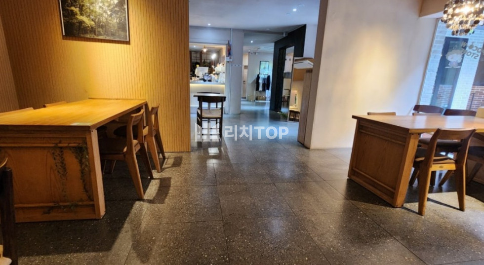 경남 창원시 성산구 용호동 \u2605 용호동 세로수길 이쁜 카페 임대 월세 매물번호 11045 사진 1