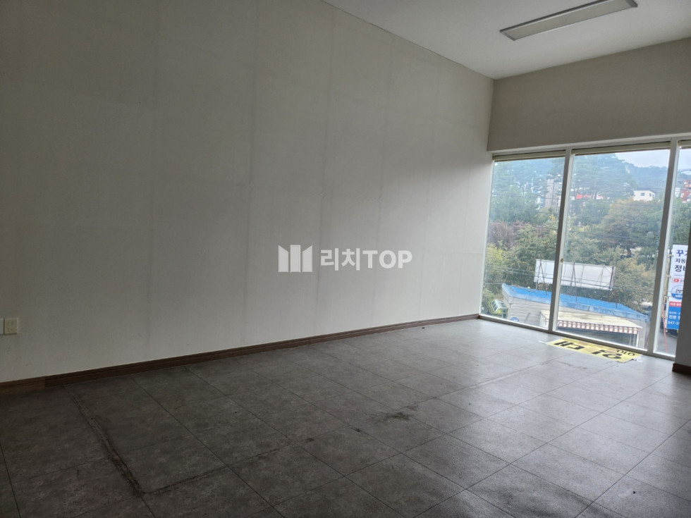 경남 창원시 의창구 중동 \u2605 중동 대로변 2층 대형 상가 임대 음식점 카페 사무실 등 다양한 업종 가능 월세 매물번호 11083 사진 2