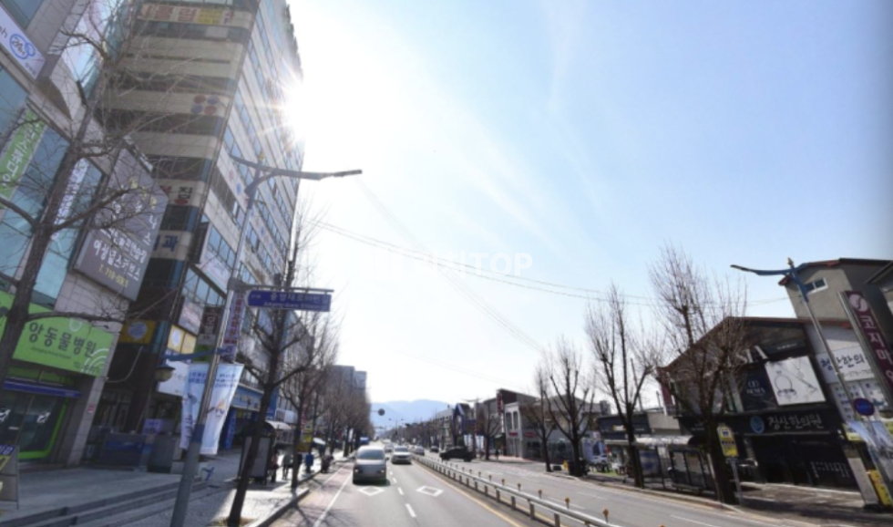 경남 창원시 성산구 중앙동 중앙동 대로변 전면노출 광고효과 최상, 총 75평대 층고 높은 통건물 매매 매물번호 11157 사진 1